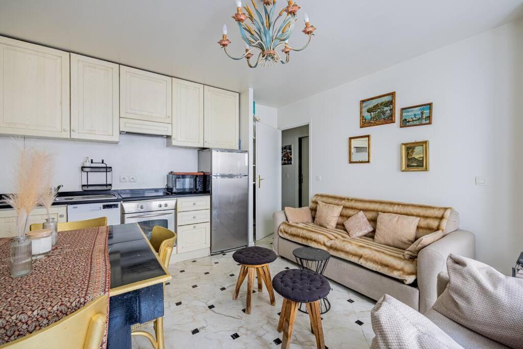 Grand Et Central, 8E Pres Elysee Paris Exterior foto