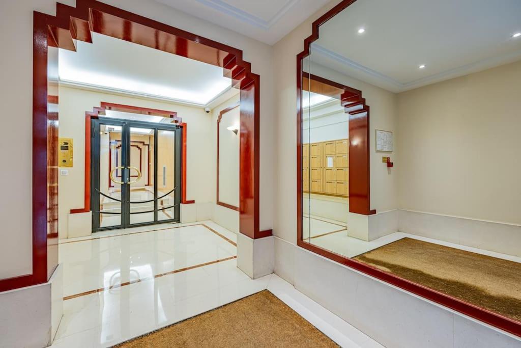 Grand Et Central, 8E Pres Elysee Paris Exterior foto