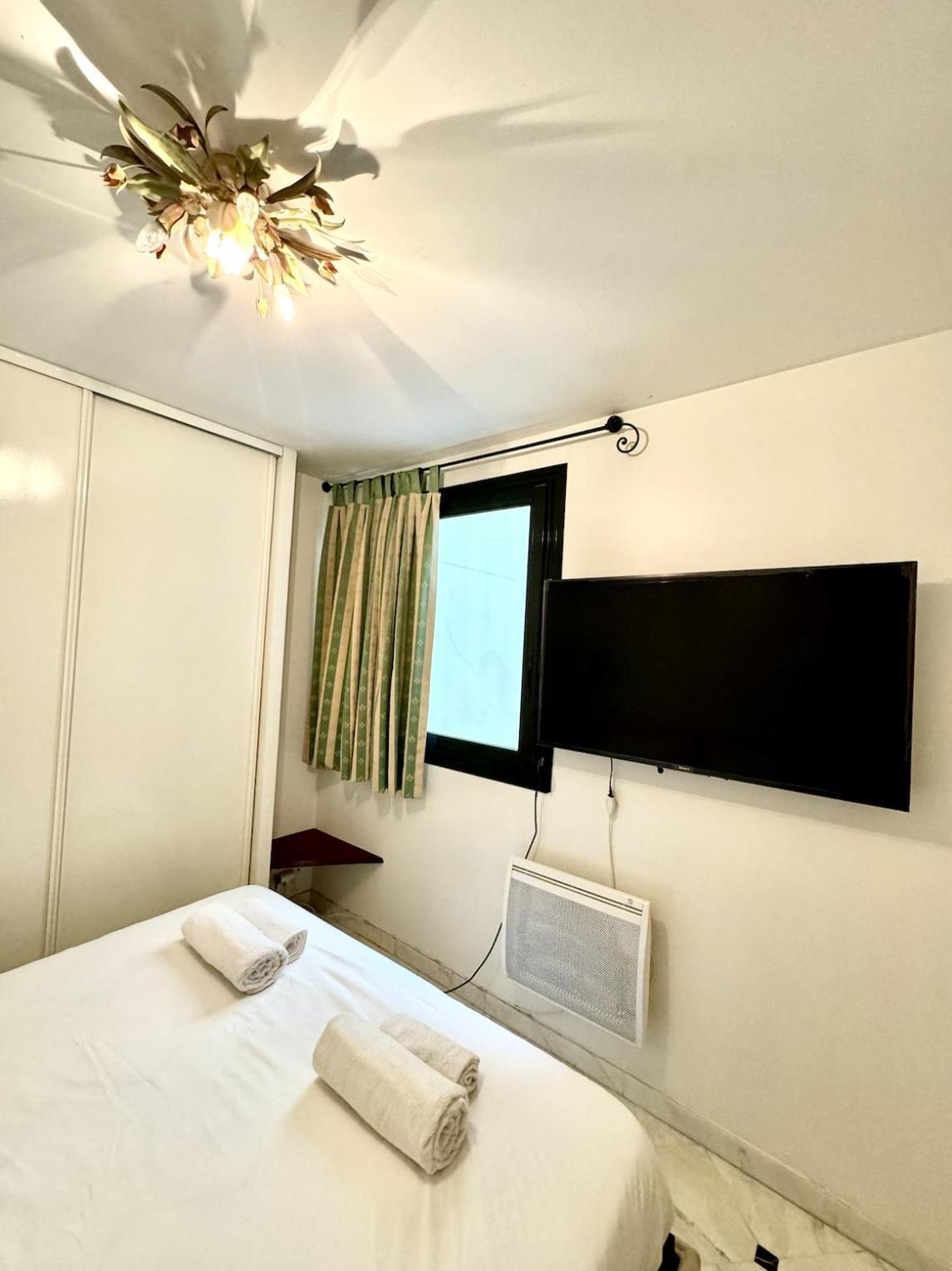 Grand Et Central, 8E Pres Elysee Paris Exterior foto